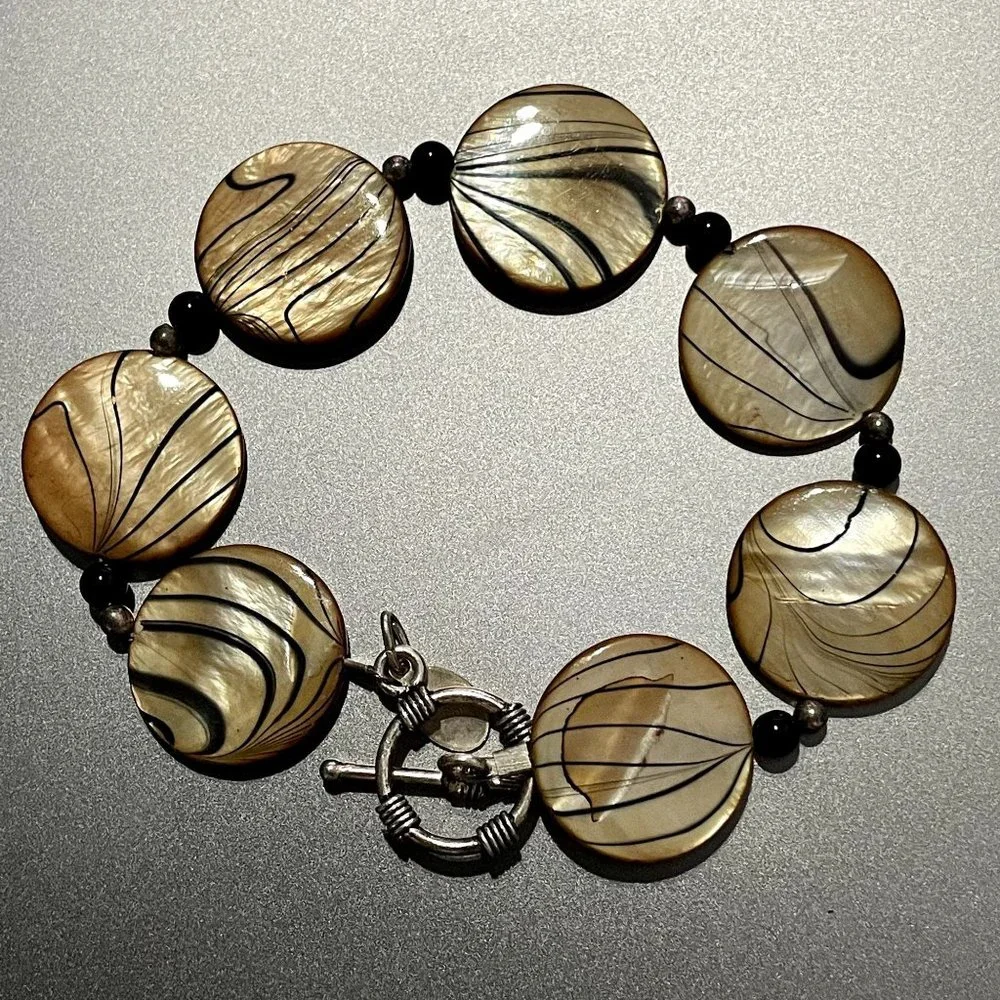 Vintage Donna Dressler Mother=of-Pearl Flat Beaded Disc Bracelet - Picture 4 of 6